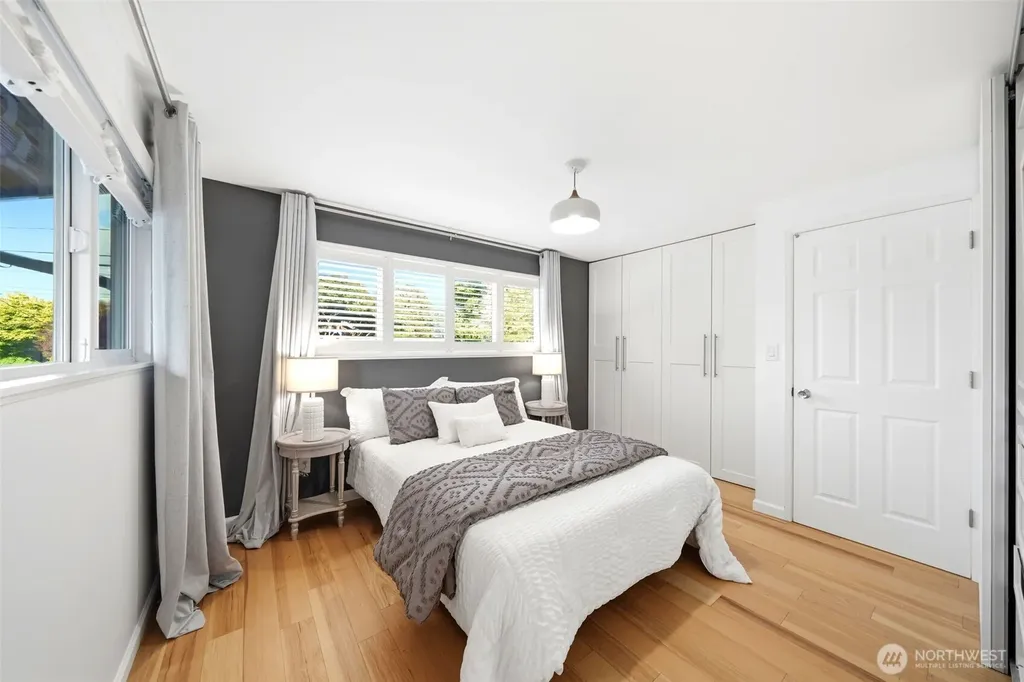3502 29th Avenue W Seattle WA 98199