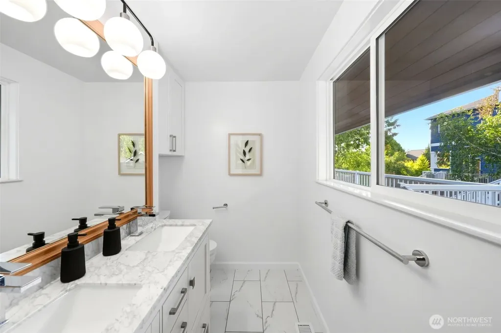 3502 29th Avenue W Seattle WA 98199