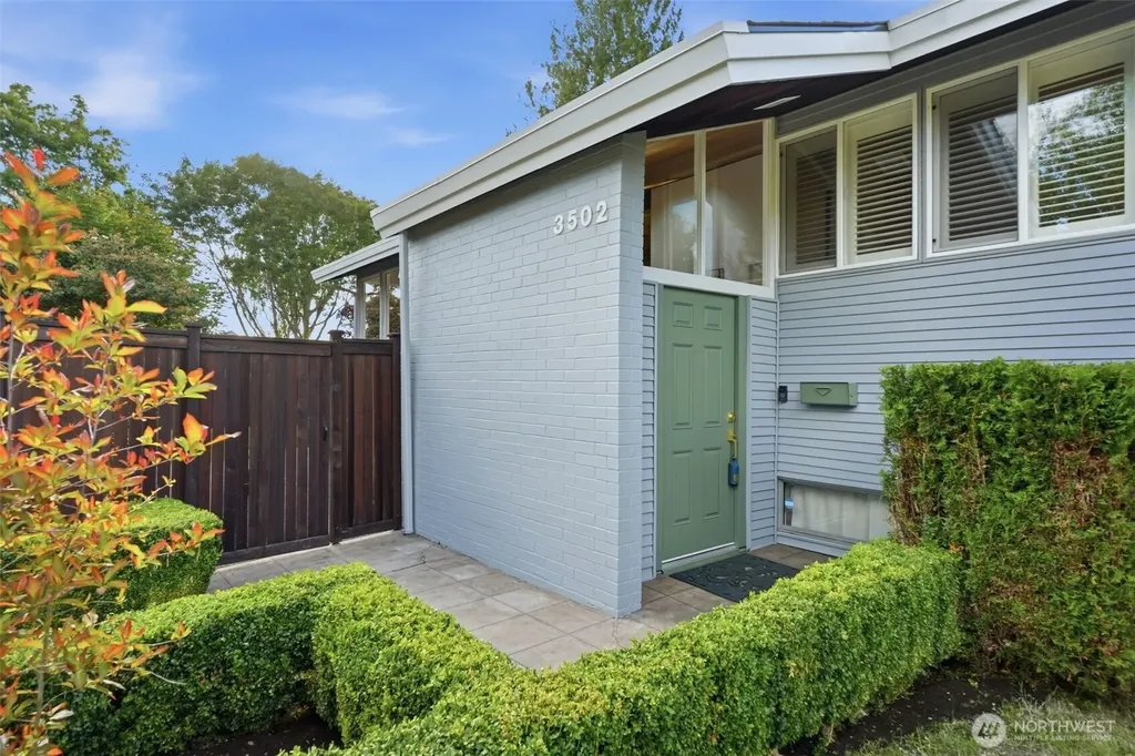 3502 29th Avenue W Seattle WA 98199