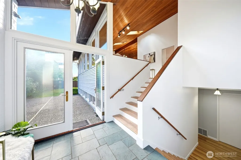 3502 29th Avenue W Seattle WA 98199