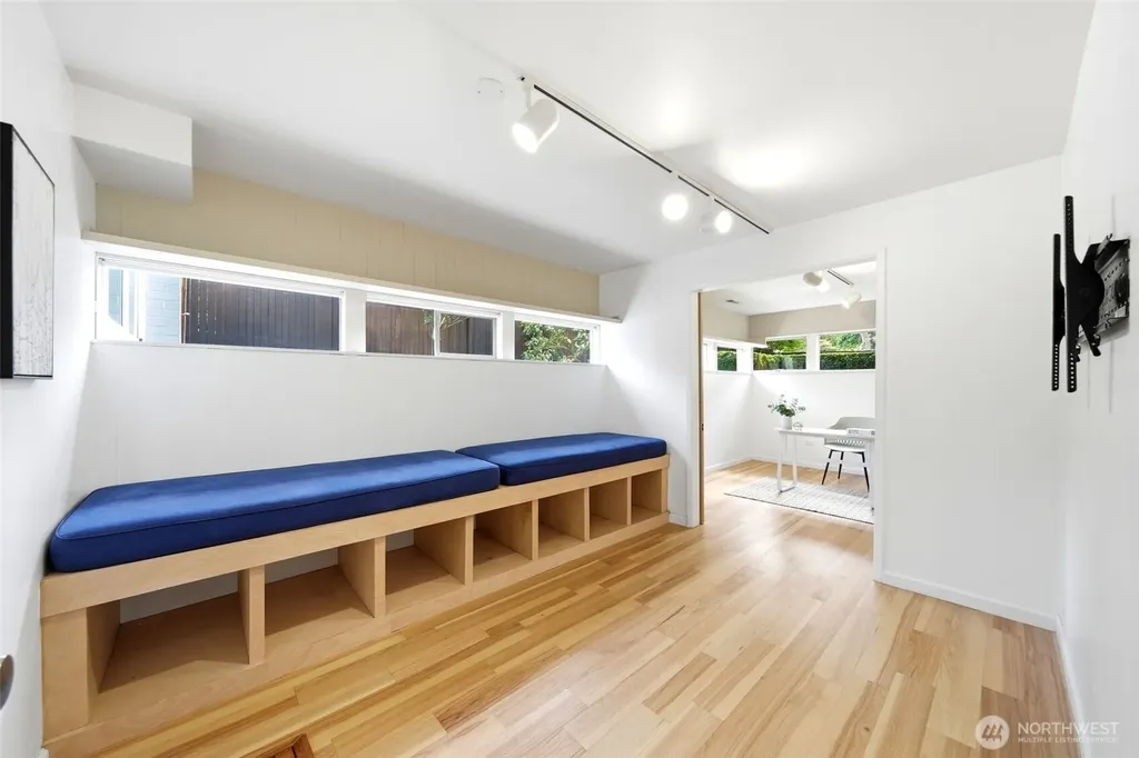 3502 29th Avenue W Seattle WA 98199
