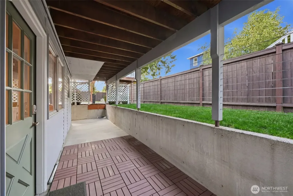 3502 29th Avenue W Seattle WA 98199