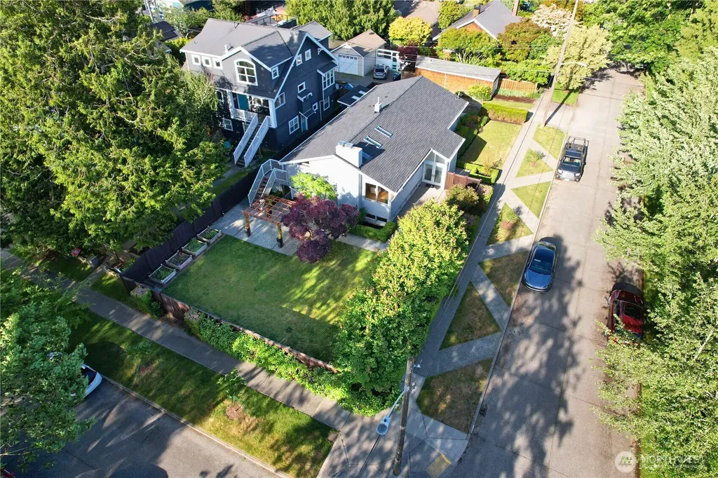 3502 29th Avenue W Seattle WA 98199