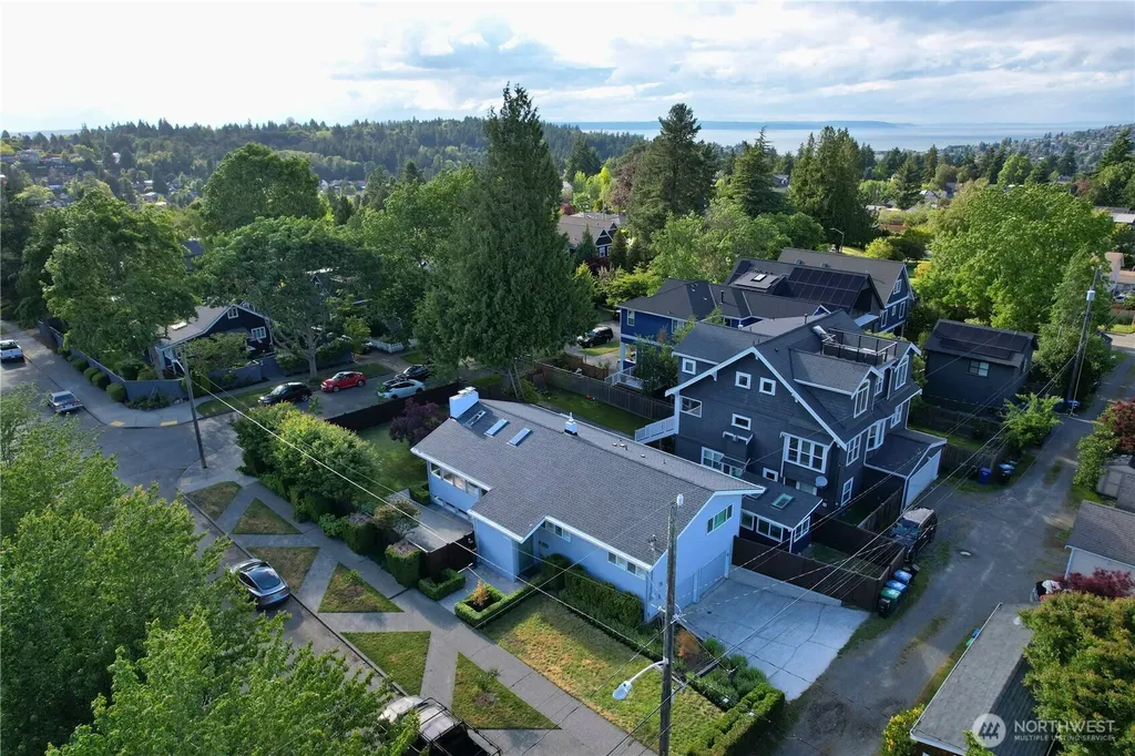 3502 29th Avenue W Seattle WA 98199