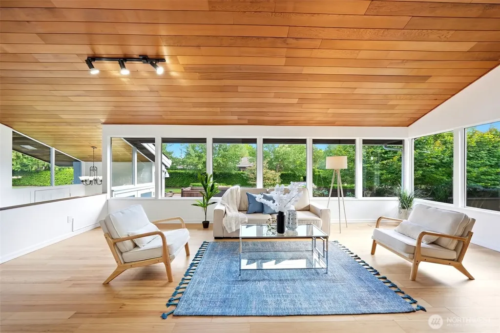 3502 29th Avenue W Seattle WA 98199
