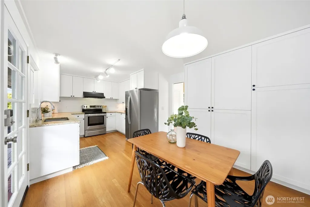 3502 29th Avenue W Seattle WA 98199