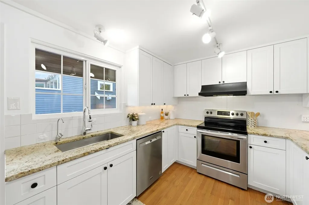 3502 29th Avenue W Seattle WA 98199