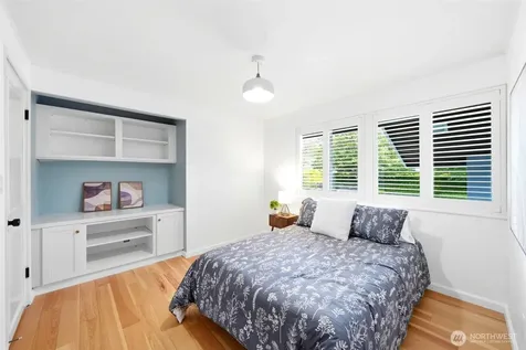 3502 29th Avenue W Seattle WA 98199