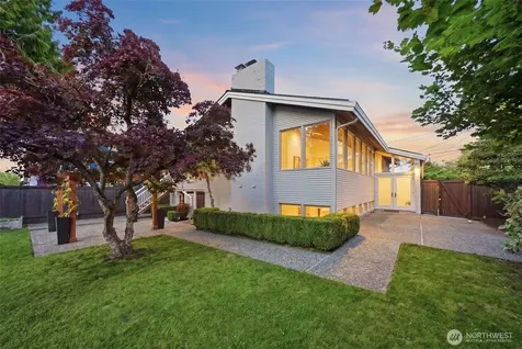 3502 29th Avenue W Seattle WA 98199