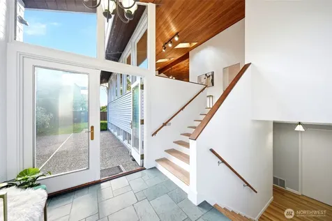3502 29th Avenue W Seattle WA 98199