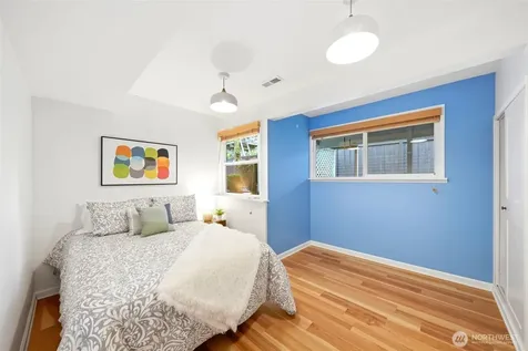 3502 29th Avenue W Seattle WA 98199