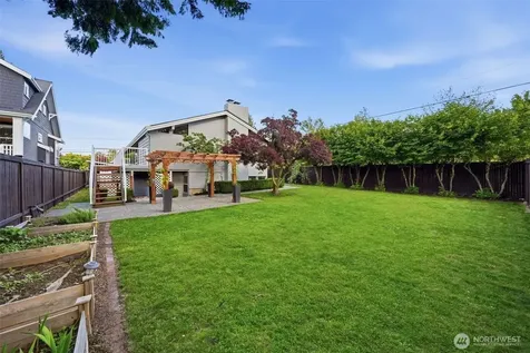 3502 29th Avenue W Seattle WA 98199