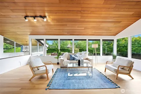 3502 29th Avenue W Seattle WA 98199