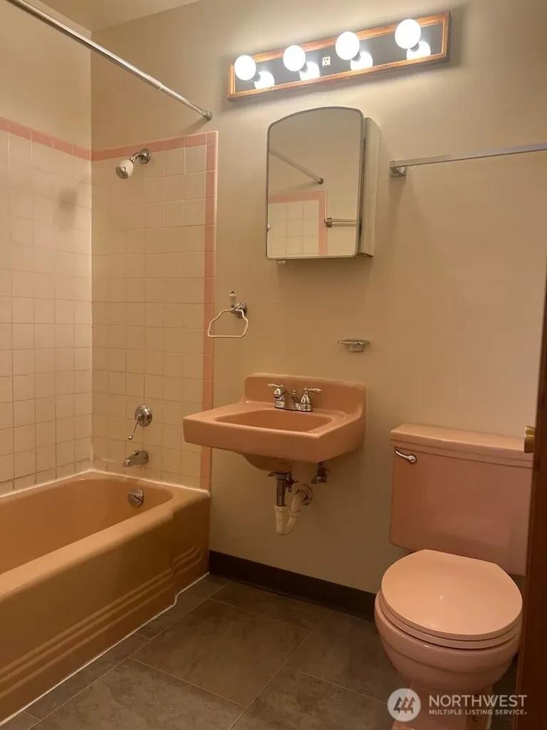 5127 Colby Avenue Everett WA 98203