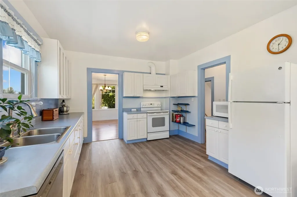 2013 SW Dakota Street Seattle WA 98106