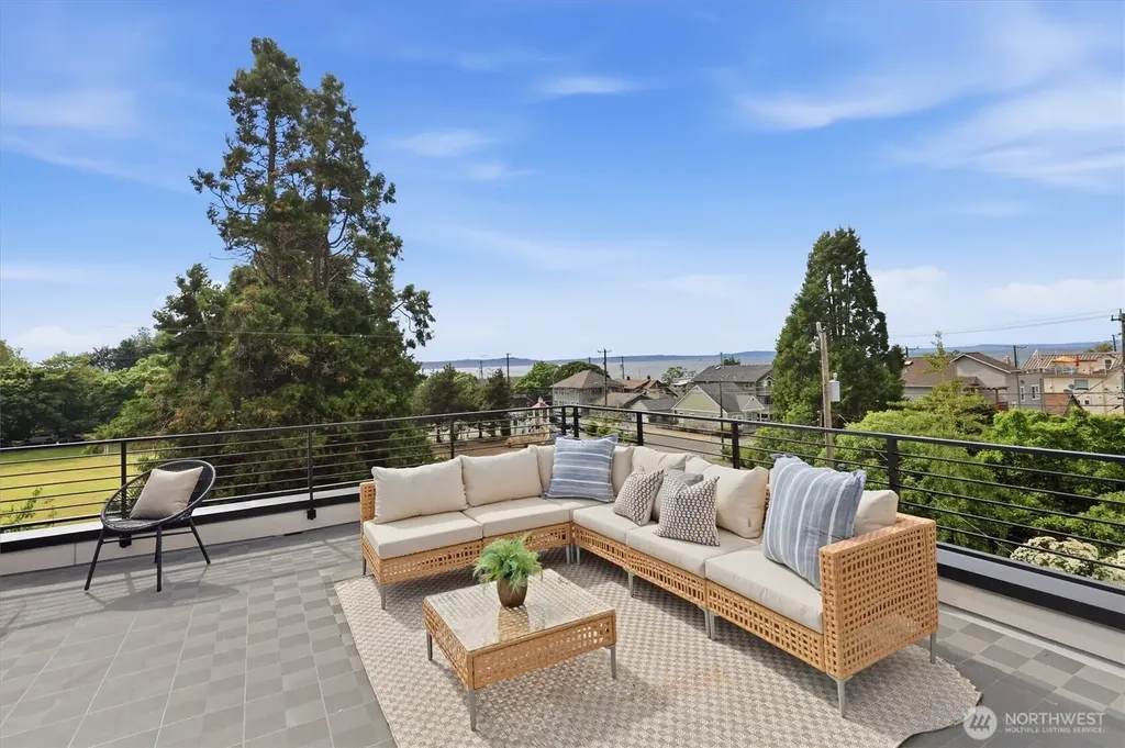 2710 58th Avenue SW Seattle WA 98116