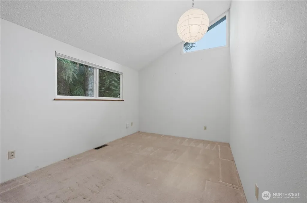 5466 NE 200th Place Lake Forest Park WA 98155
