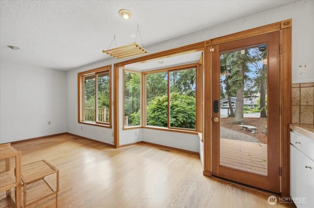 5466 NE 200th Place Lake Forest Park WA 98155