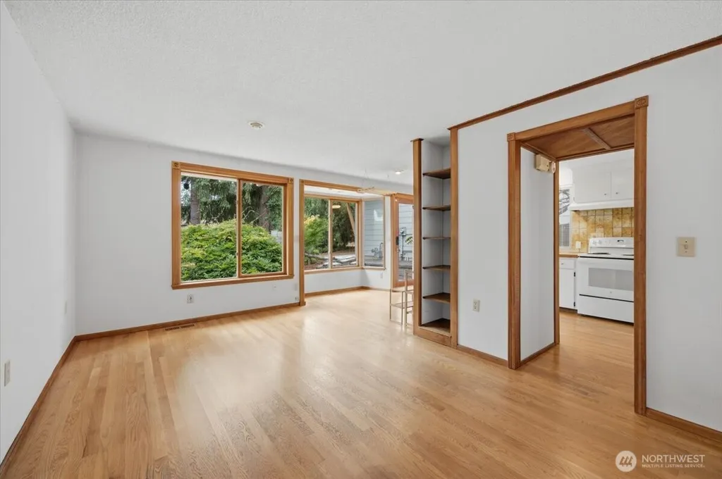 5466 NE 200th Place Lake Forest Park WA 98155