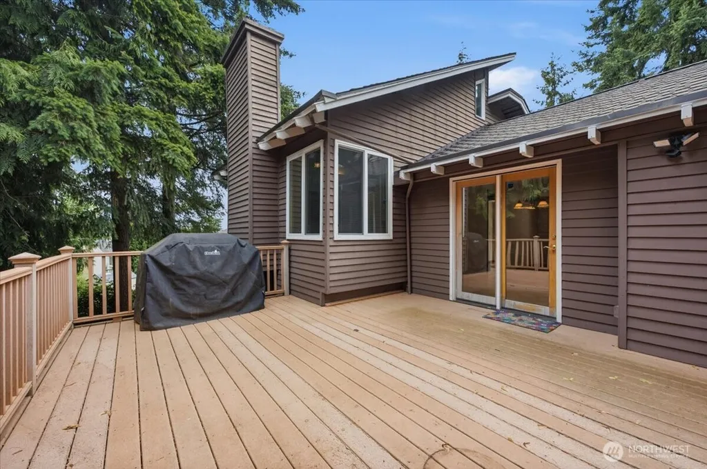 5466 NE 200th Place Lake Forest Park WA 98155