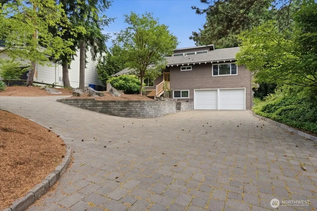 5466 NE 200th Place Lake Forest Park WA 98155