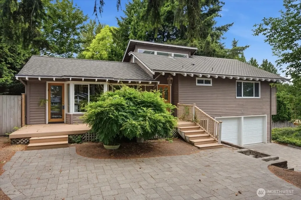 5466 NE 200th Place Lake Forest Park WA 98155