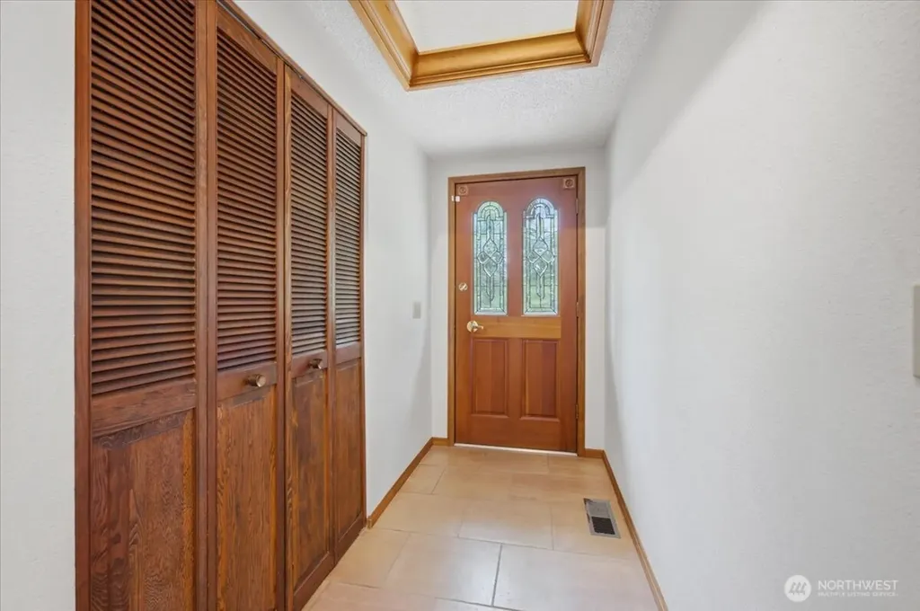 5466 NE 200th Place Lake Forest Park WA 98155