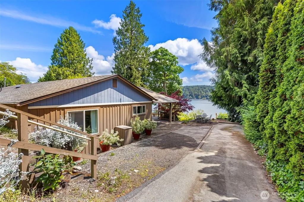 6222 Illahee Road NE Bremerton WA 98311