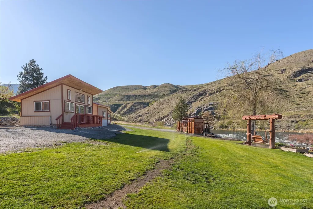 540 Highway 153 Pateros WA 98846
