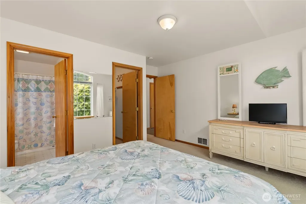 457 Dolphin Avenue NE Ocean Shores WA 98569