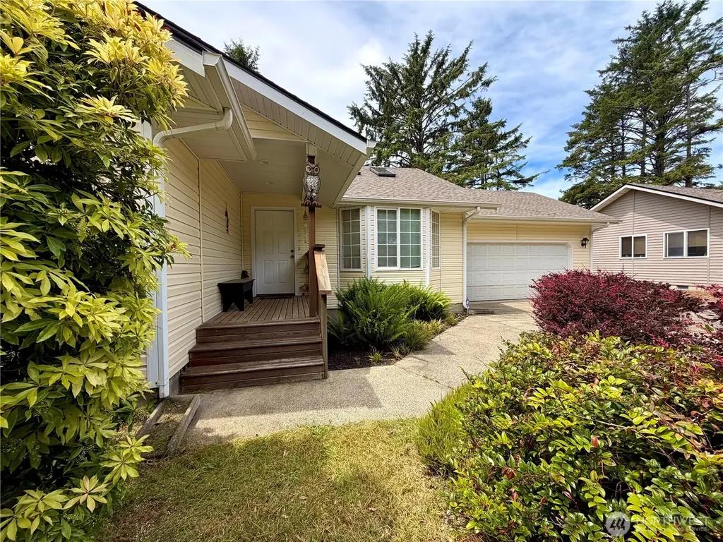 457 Dolphin Avenue NE Ocean Shores WA 98569