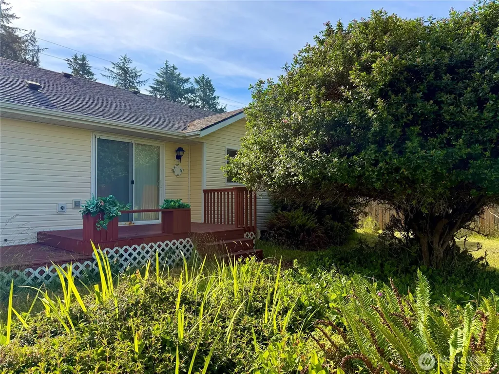 457 Dolphin Avenue NE Ocean Shores WA 98569