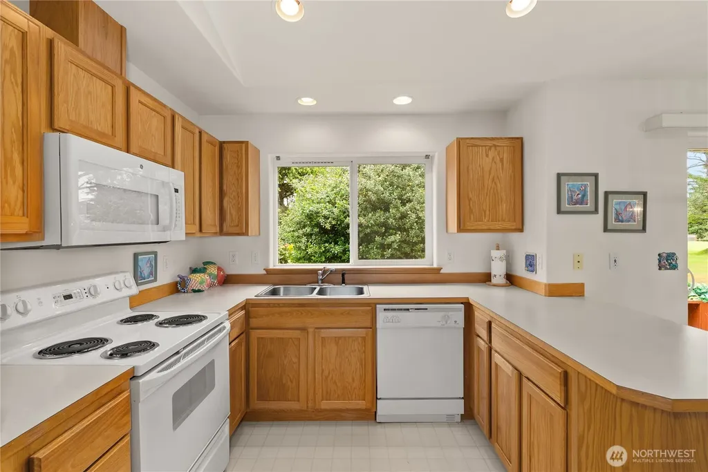 457 Dolphin Avenue NE Ocean Shores WA 98569