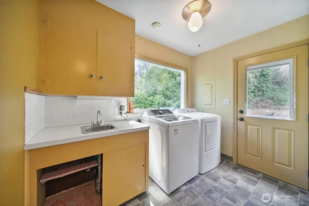 20487 Viking Avenue NW Poulsbo WA 98370