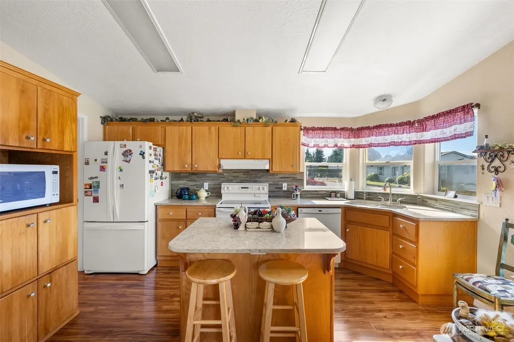 1918 Harrison Avenue Centralia WA 98531