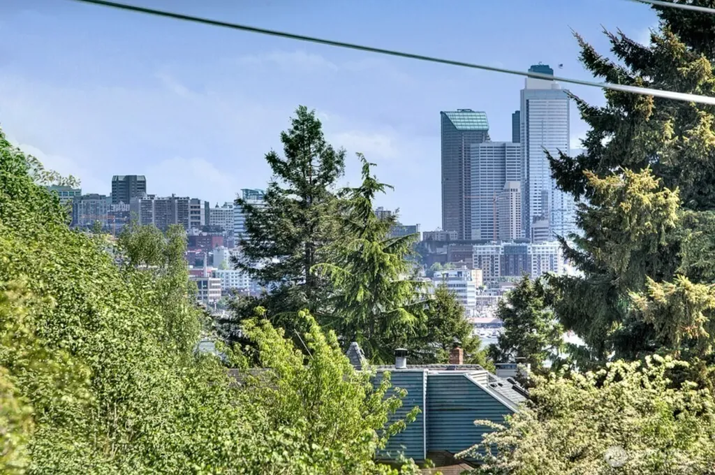 3806 Interlake Avenue N Seattle WA 98103