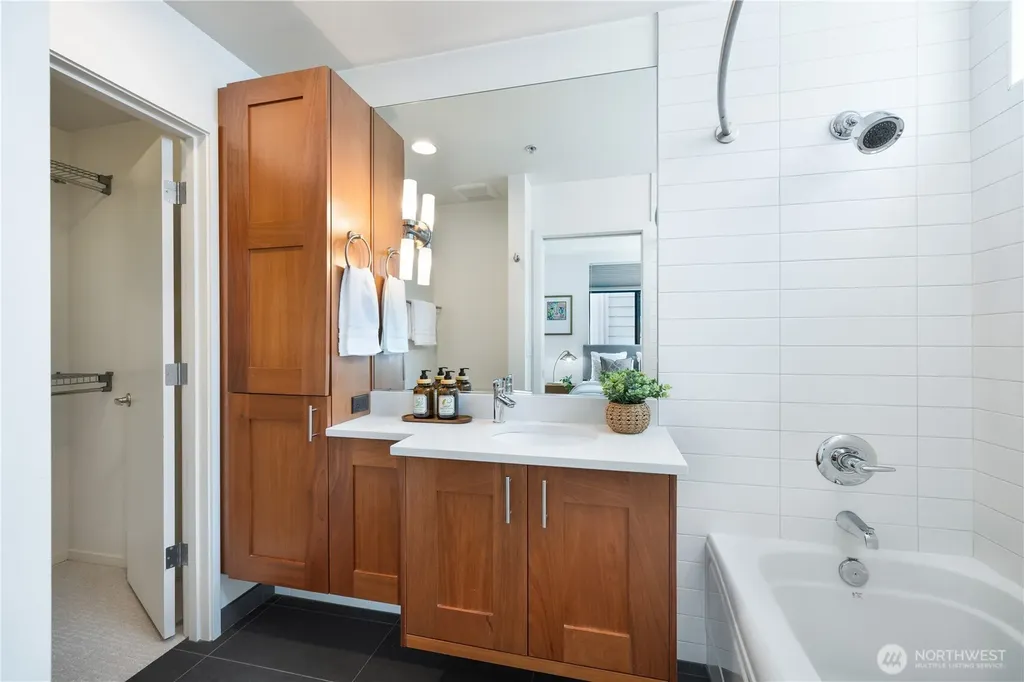 1808 11th Avenue Seattle WA 98122