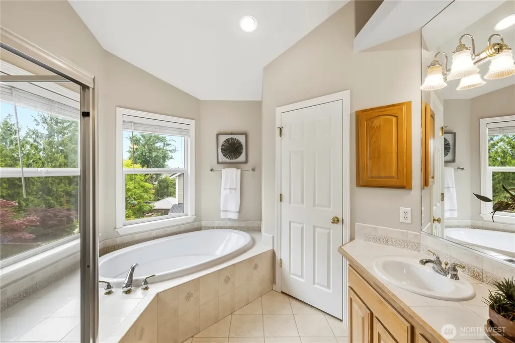 3602 Broadmoor Drive NE Tacoma WA 98422
