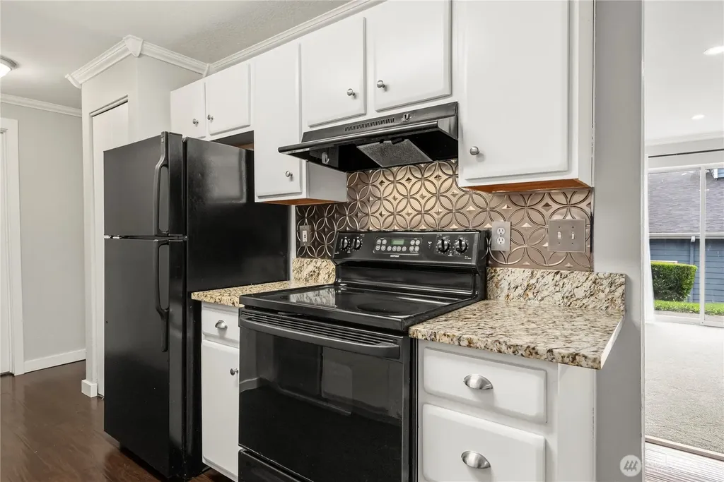 16817 Larch Way Lynnwood WA 98037