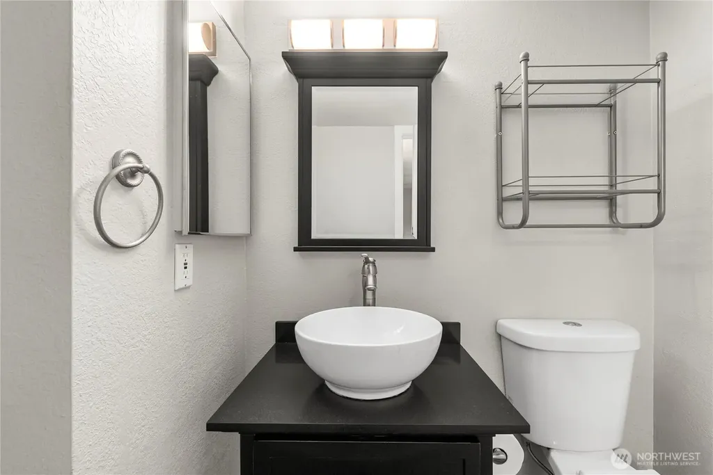 16817 Larch Way Lynnwood WA 98037