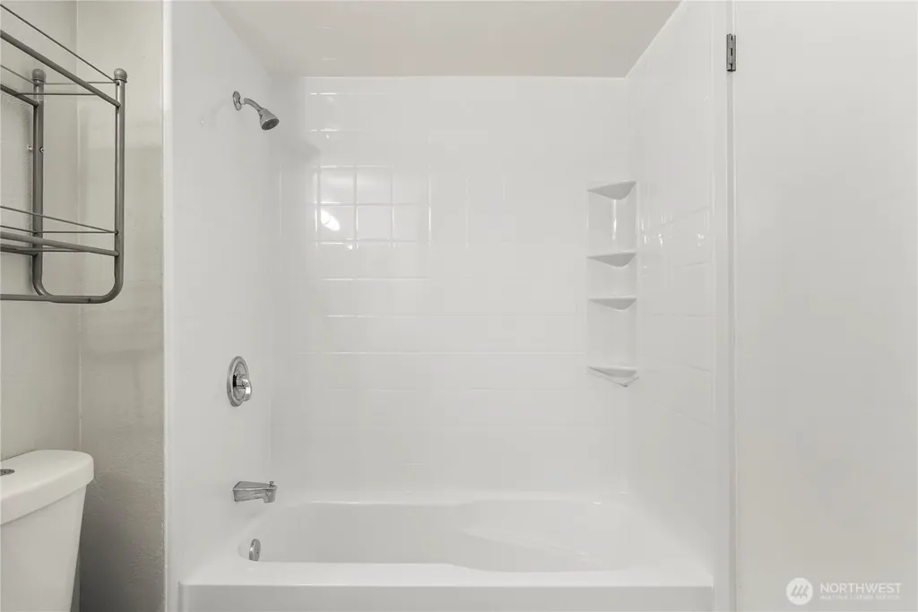 16817 Larch Way Lynnwood WA 98037