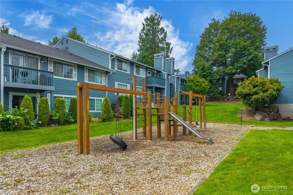 16817 Larch Way Lynnwood WA 98037
