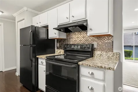 16817 Larch Way Lynnwood WA 98037