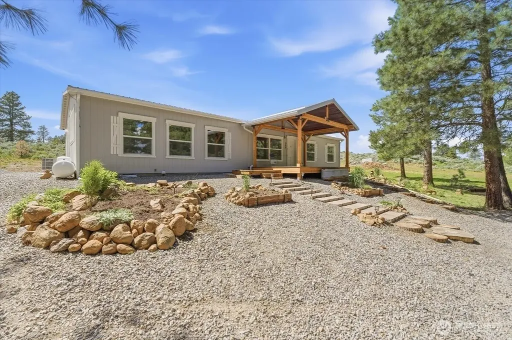389 Muledeer East Wenatchee WA 98802