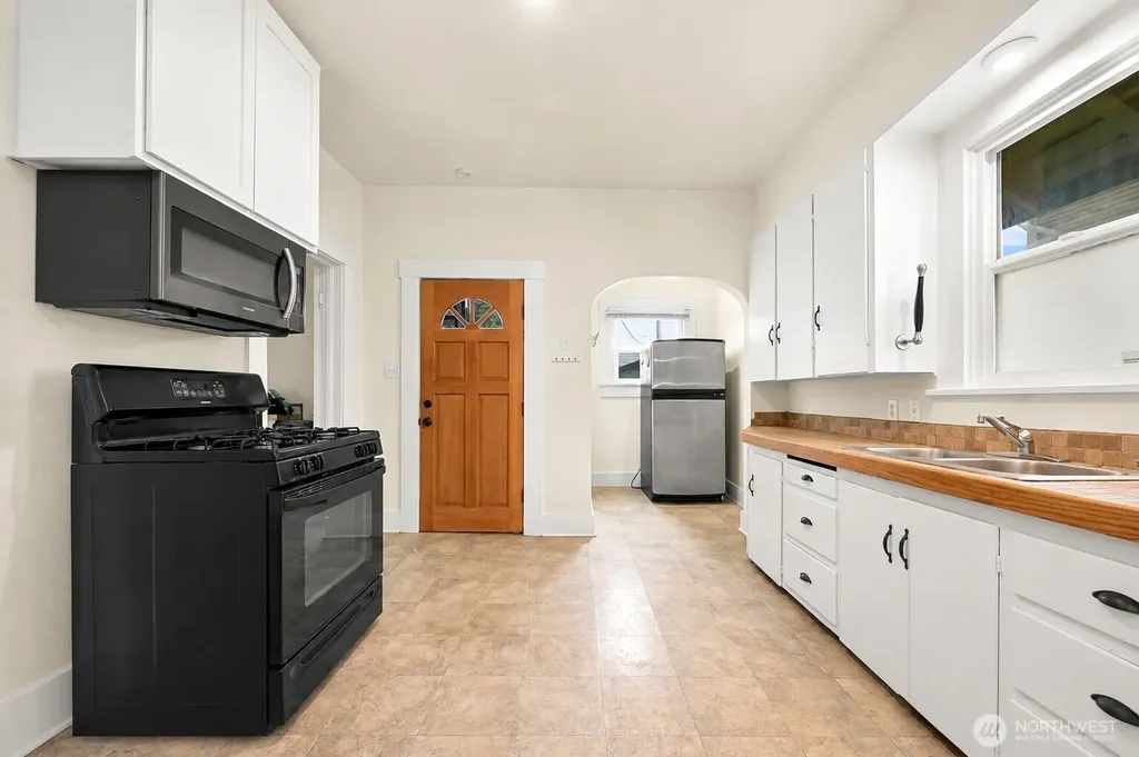 2006 Iron Street Bellingham WA 98225