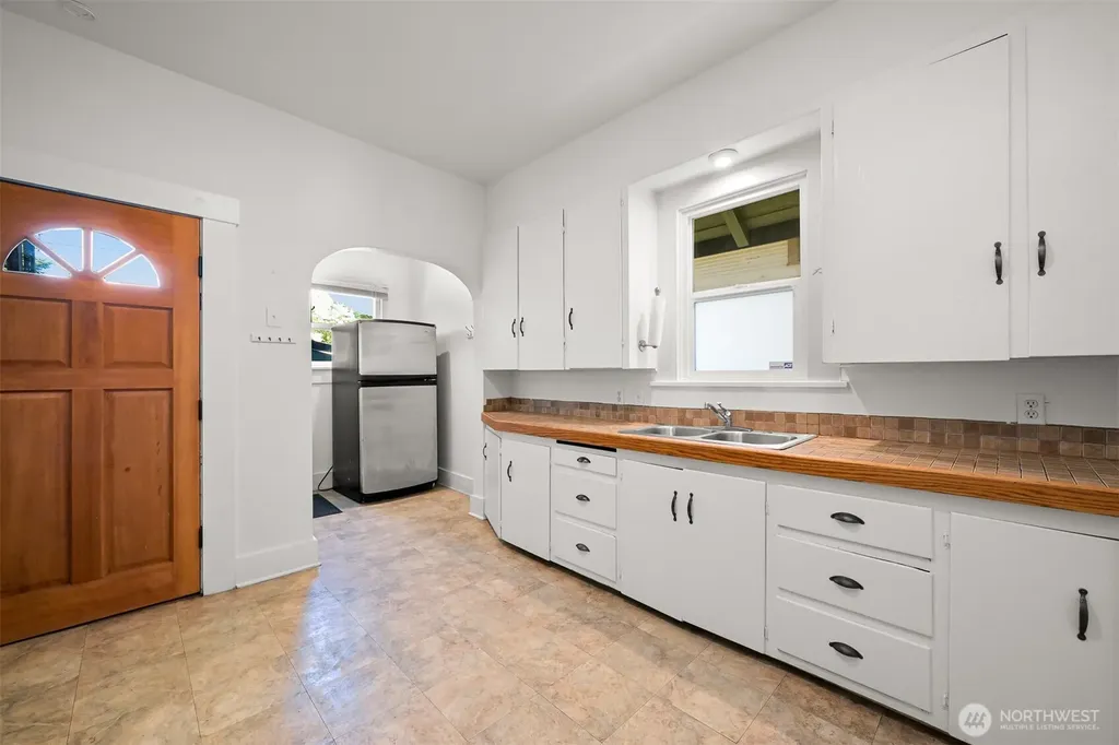 2006 Iron Street Bellingham WA 98225