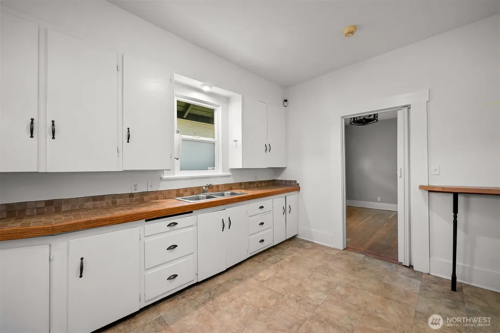 2006 Iron Street Bellingham WA 98225