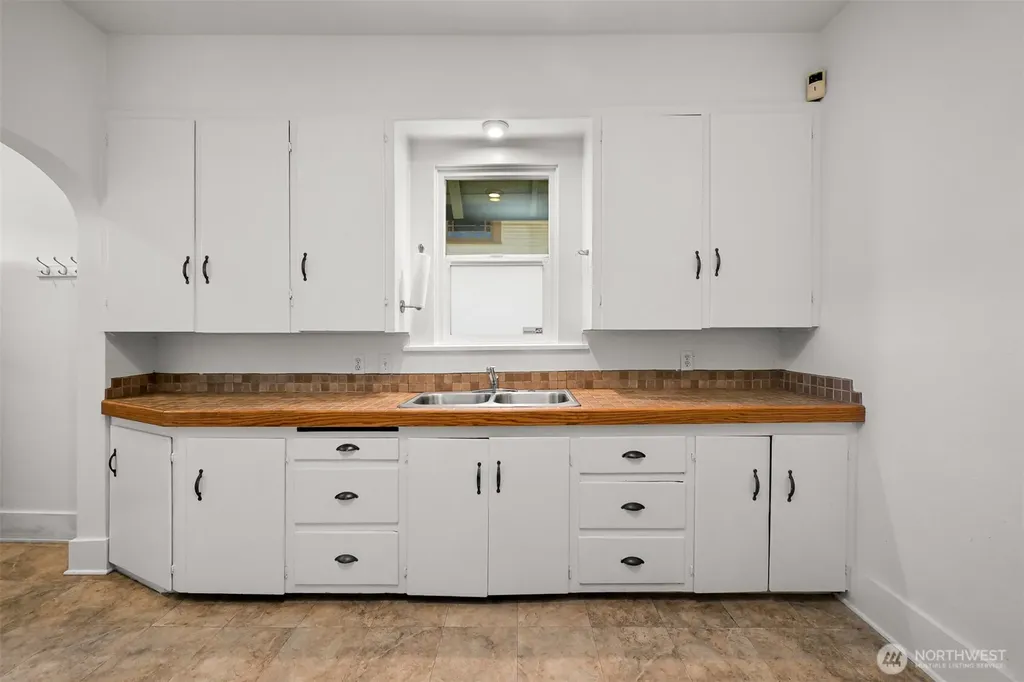 2006 Iron Street Bellingham WA 98225