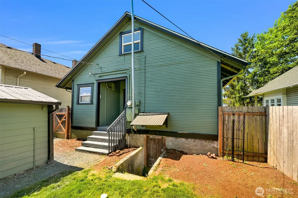 2006 Iron Street Bellingham WA 98225