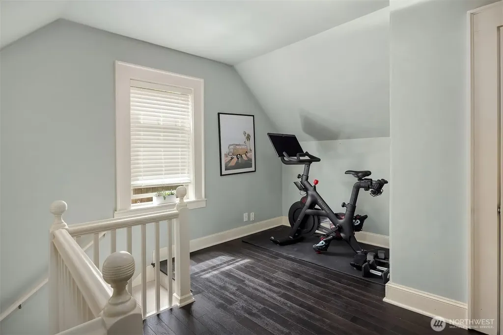 43 W Etruria Seattle WA 98119